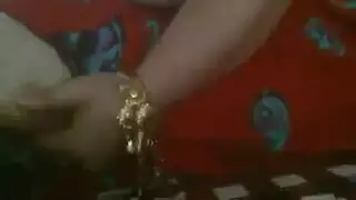 جسم ابيض تتأوه