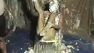 بورن عنيف في الخارج مع آسيوية مبللة تركب زب