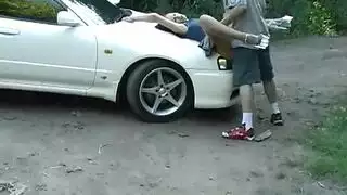 سكس فرنسي مع مزة فرنسية تركب معه السيارة و ينيكها و تمص زبره وسط الغابة و تصوير خفي