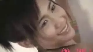 عاهرات عاريات بمعدات متطابقة يتوسلن للسائل المنوي