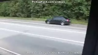 أنيتا أندرسون تحصل على كس سريع يتم تناوله بقوة في حافلة مزدحمة