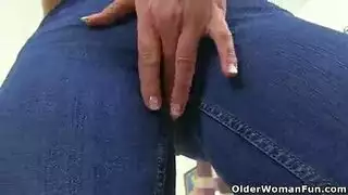 يعاني عشية جبهة مورو المشاغب في إيفانز حقا ديك كبيرة مع بوسها الجميل والثديين الصغيرين