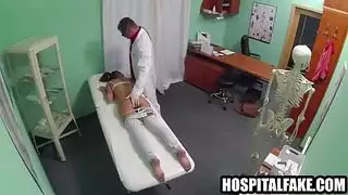 لا جنس لأشهر زوجة ناضجة تأخذ زبراً صلباً