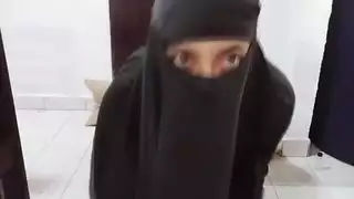 رغبات خفية: فتاة متنقبة تمارس شرجياً إكس إكس إكس