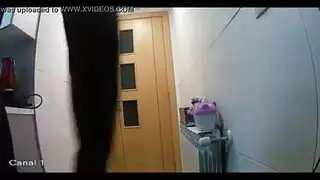 فتاة سكرانة وقحة تفتح ساقيها للويب كام