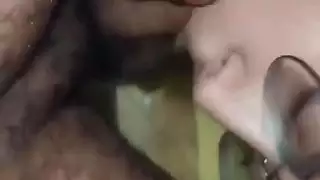 أم عامرة ذات نظارات تتوسل لزوب عميق