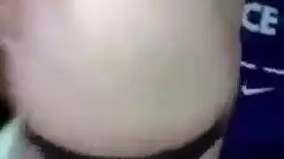 فتاة عربية تأخذ قضيبًا صلبًا في مهبلها الضيق