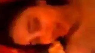 إباحية بجانب المسبح: إيلاج مزدوج في الماء