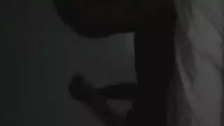 سكس منتصف الليل: هاوي يضرب كسها الأسود المبلول