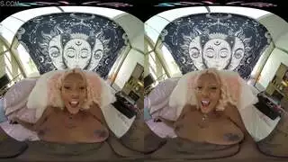 تشعر بالملل من حيل عشيقها وتذهب إلى عشيقها لإصلاحها