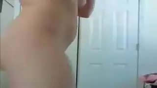 ثلاث بدينات أشقرات يمارسن الجنس الفموي ويتلقين القذف على الوجه