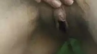 معدومة تلهو على العمود ثم تنكح من الباب الخلفي