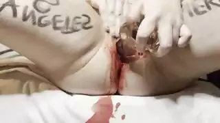 إيلاج شرجي ومهبلي قوي باستخدام دي لدو زجاجي ضخم