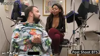 عصا هيتاشي للدكتور تامبا تمنح المراهقة المضطربة ميني روز هزات جماع شديدة مع صراخ