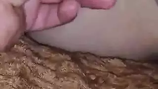 فرج الزوجة العربية الضيق يتم إصبعها بقوة