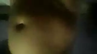 ابتسامة آنا الكبيرة في الشباك تعني وقت الجنس