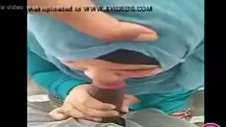 جنس فموي صريح مع امرأة محجبة قذف على الشفاه