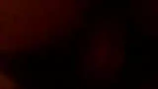 متعة وضعية الكلب: خادمة على ركبتيها تأخذه عميقاً في مؤخرتها