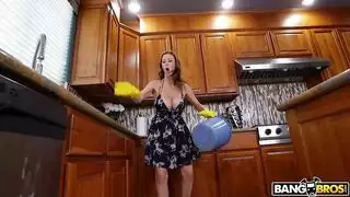 جلسة إباحية قوية بين زوجة الأب ومراهق