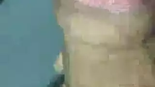 لا حمالة صدر، لا خجل: تعري صريح للثدي في الأماكن العامة