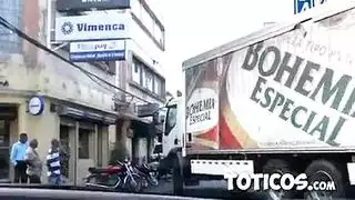 أول مرة لمراهقة عذراء في فيلم بورن عنيف