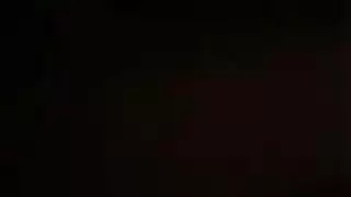 إثارة مزدوجة: إصبع وتغطية من رجلين في وقت واحد