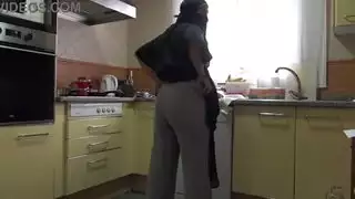 نيك الخادمة الميلف من صاحب المنزل