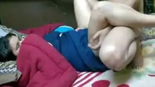 ربطها ولحس كسها بعنف