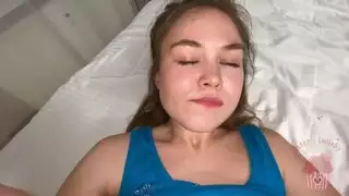 مضاجعة صريحة: قضيب 23 سم يدق فرج مراهقة محلوق