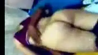 مجرد قميص: صديقته الجامعية تقدم عرضًا ثم تتلقى قبلات شفط عاطفية