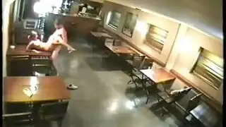 لقاء سري في المقهى: سكس شرجي قوي قبل الإقفال