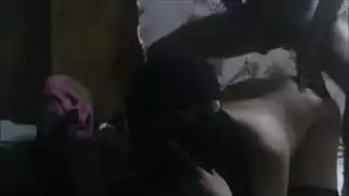 مريم المحجبة تمارس الجنس الشرجي المباشر مع الشاب المجاور