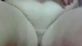 إكس إكس إكس عربي: بشرة حليبية، أثداء ضخمة، وجنس فرج عربي مشدود