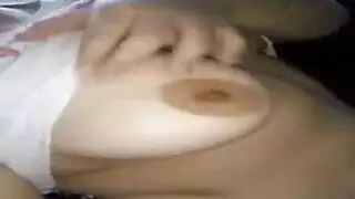 شاب وسيم يغازل ويمارس الجنس بقوة مع فتاة عربية مثيرة