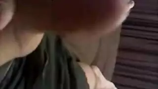 بورنو فردي: شاب مبني يعمل على قضيبه الهائل من أجل دفقة ساخنة