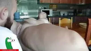 حركة قضيب اصطناعي موتور: عميق وخشن في فيلم إباحي