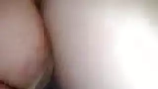 فعل إدخال مزدوج مع فتاة مثارة من أفلو