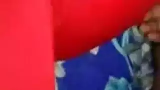 تعري يا حارس الشاطئ البريء