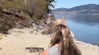 سكس علني على الشاطيء الزوج ينيك زوجته الشقراء
