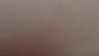 الديك المحبة والرجل الأصغر سنا بدلا من الاستعداد للذهاب إلى العمل