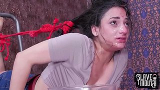سكس سادي وعنيف حيث يدفع زبه في فمها بكل قوة