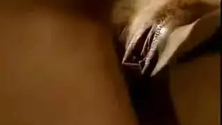 امرأة سمراء الهواة مع الثدي الطبيعية الكبيرة مارس الجنس أثناء صب كاميرا ويب