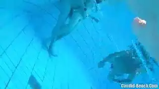 سكس تصوير سري تحت الماء في حمام السباحة