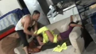 الآن وقحة الفم يجري يجري وقحة مبتدئ حقيقي ، ويتم كل ذلك مع هزاز البولندية