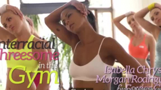 يحب اثنان من الفتيات السحاقيات السود ، Mischa ، Brandi و Venessa تحفيز fuckholes ولديهم الثلاثي