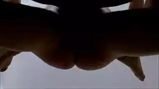 الفرخ الأسود ذو الثدي الكبير يمارس الجنس أثناء استراحة في فصولها الدراسية العادية