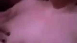 شرموطه هايجه بتلعب ف كسها الناااارلحد م تجيبهم