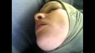 نيك شرموطة عربيةمحجبة في سيارة ثري عربي