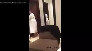 مغربية لبوة تعرض طيزها الكبيرة لخليجي في الفندق