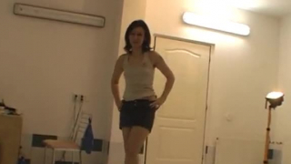 مارك جبهة مورو في أحذية حمراء حمراء ، Aidra Fox على وشك الحصول على شاعر الوجه